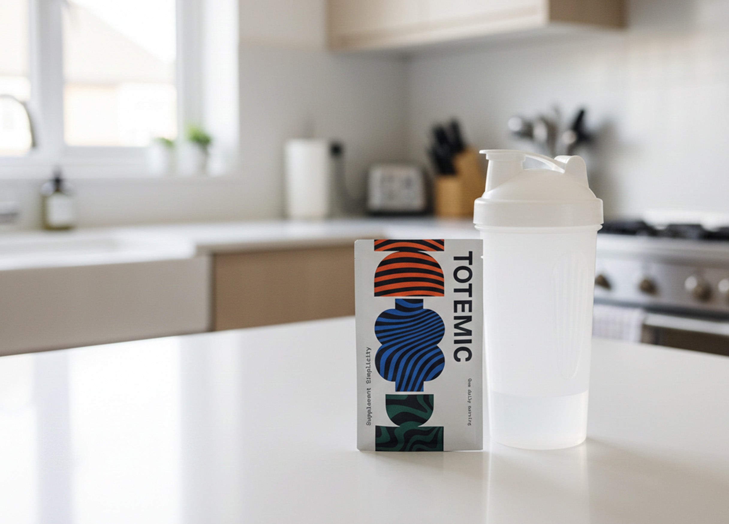 TOTEMIC sachet next to a shaker in a clean kitchen